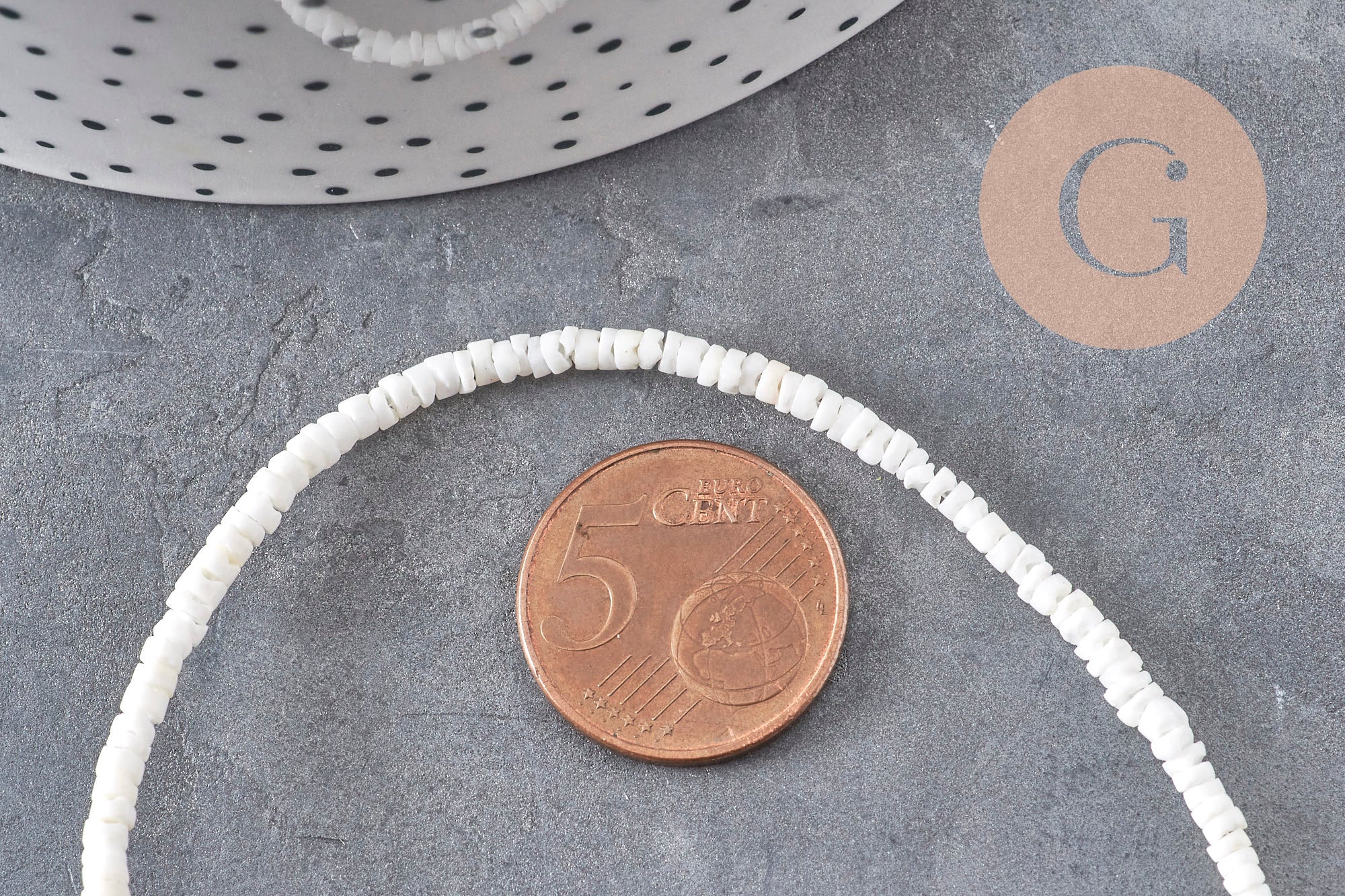 Perles heishi coquillage naturel blanc 3-4mm x1 fil de 60cm (G11092)