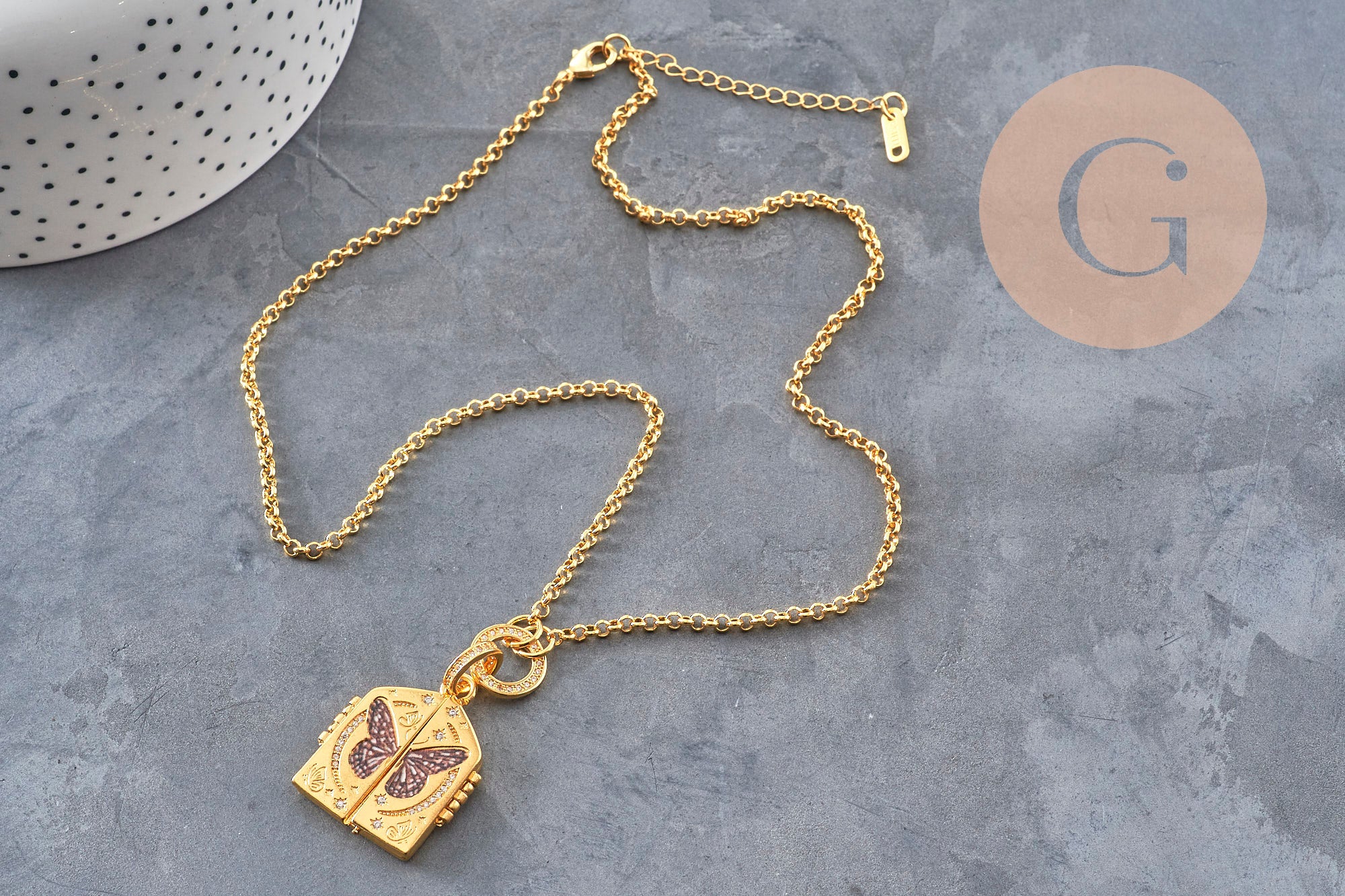 Collier pendentif locket papillon cuivre doré zircons , x1 (G11069)