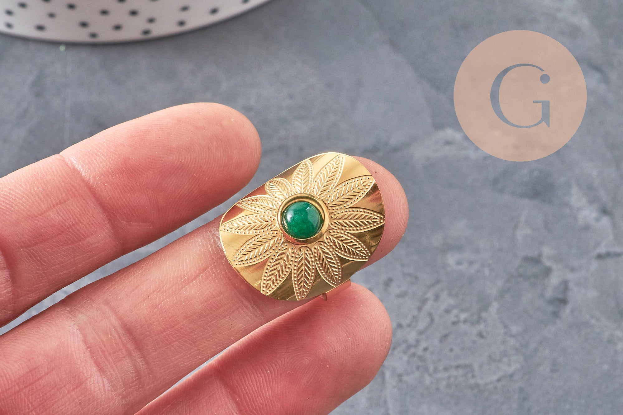 Bague réglable dentelle Plumes pierre verte acier doré Taille 54, x1 (G11153) VALIDE
