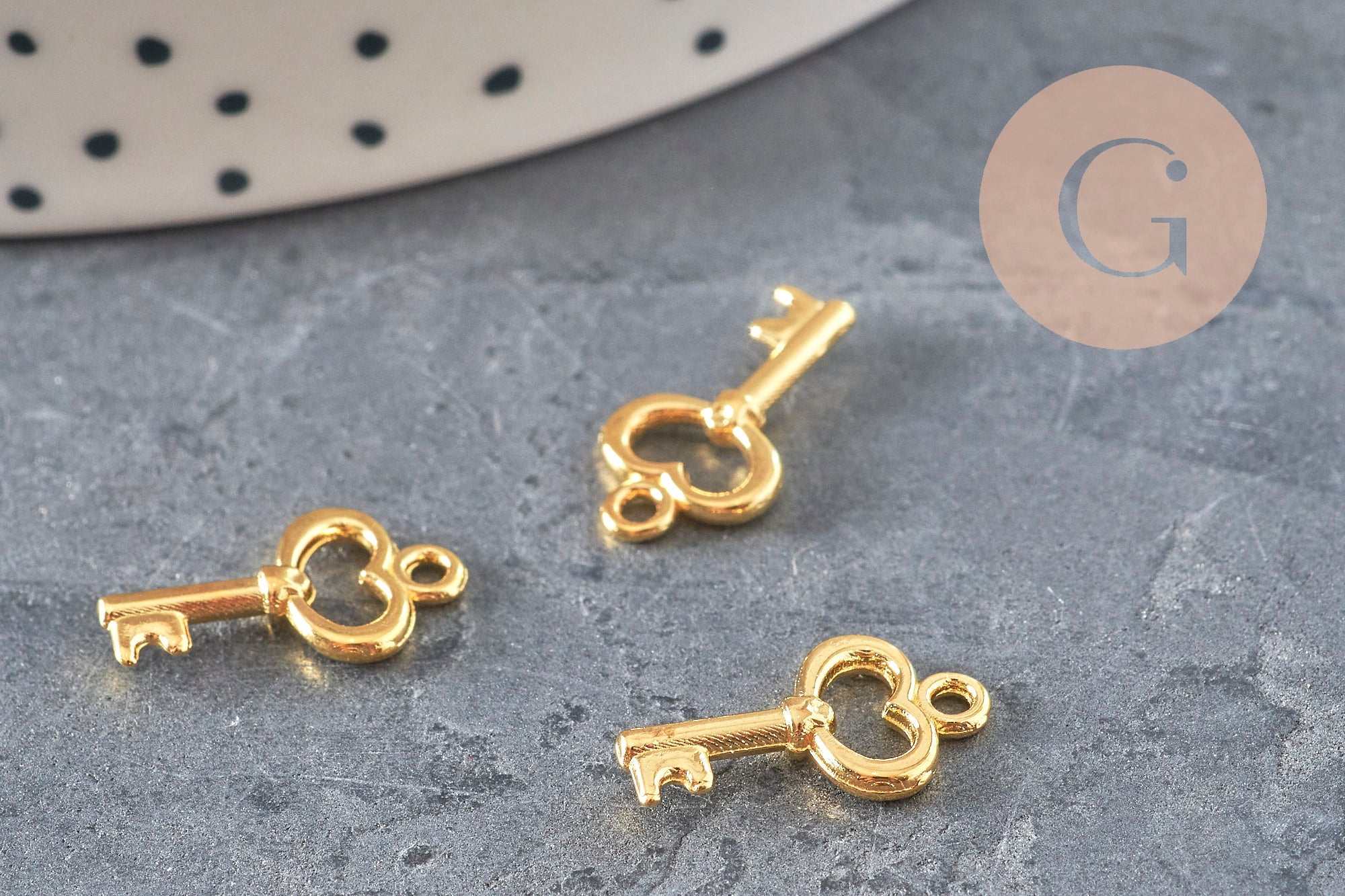 Dijes de llave de zamac dorado 15.5mm, x10 VÁLIDO