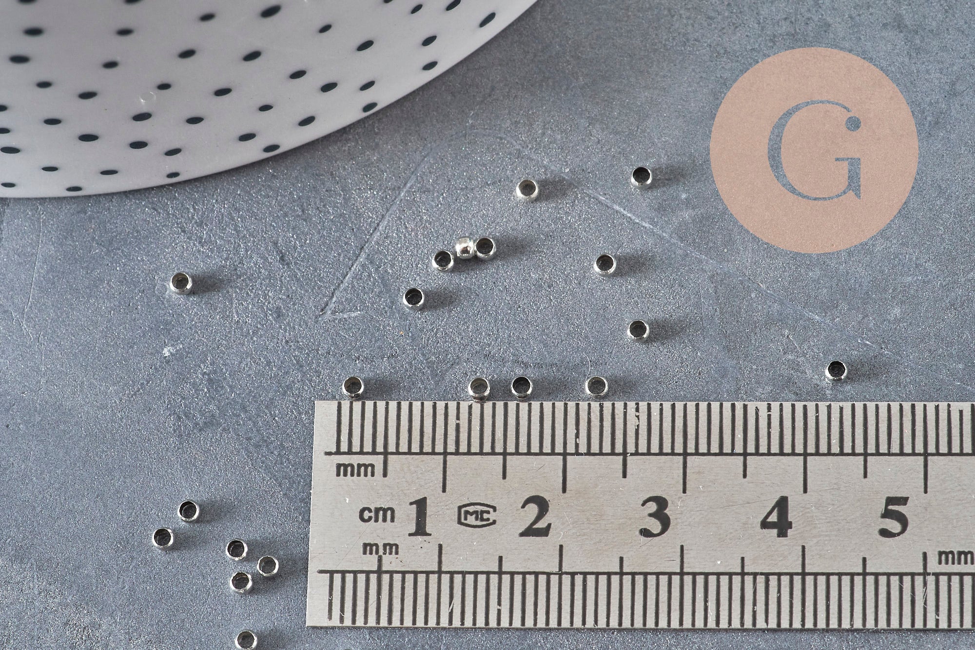Perles à écraser laiton platine 2x1.2mm, x1 gramme (G11208)