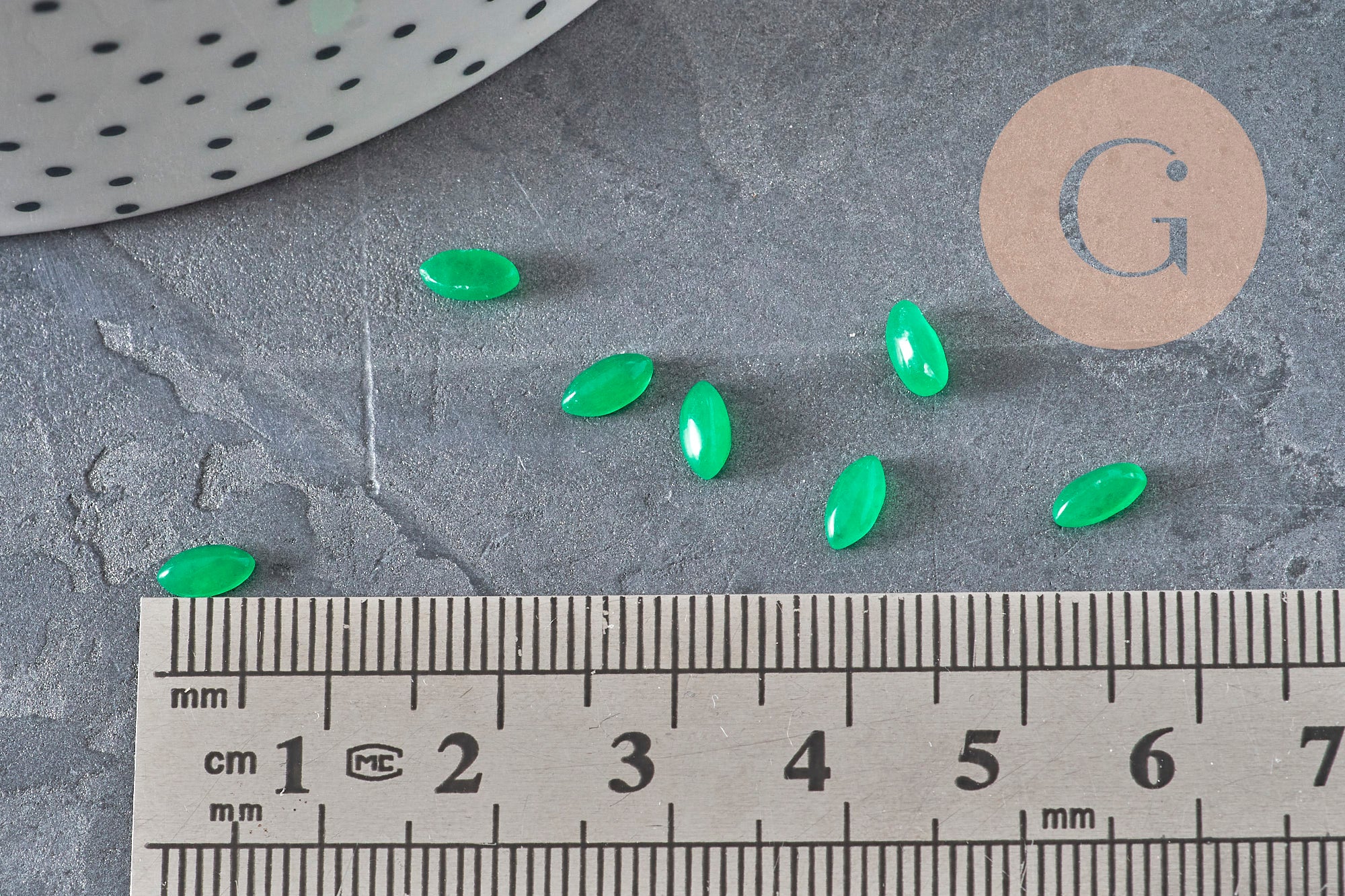 Cabochon marquise navette jade naturel vert 6x3mm, x1 (G11242)
