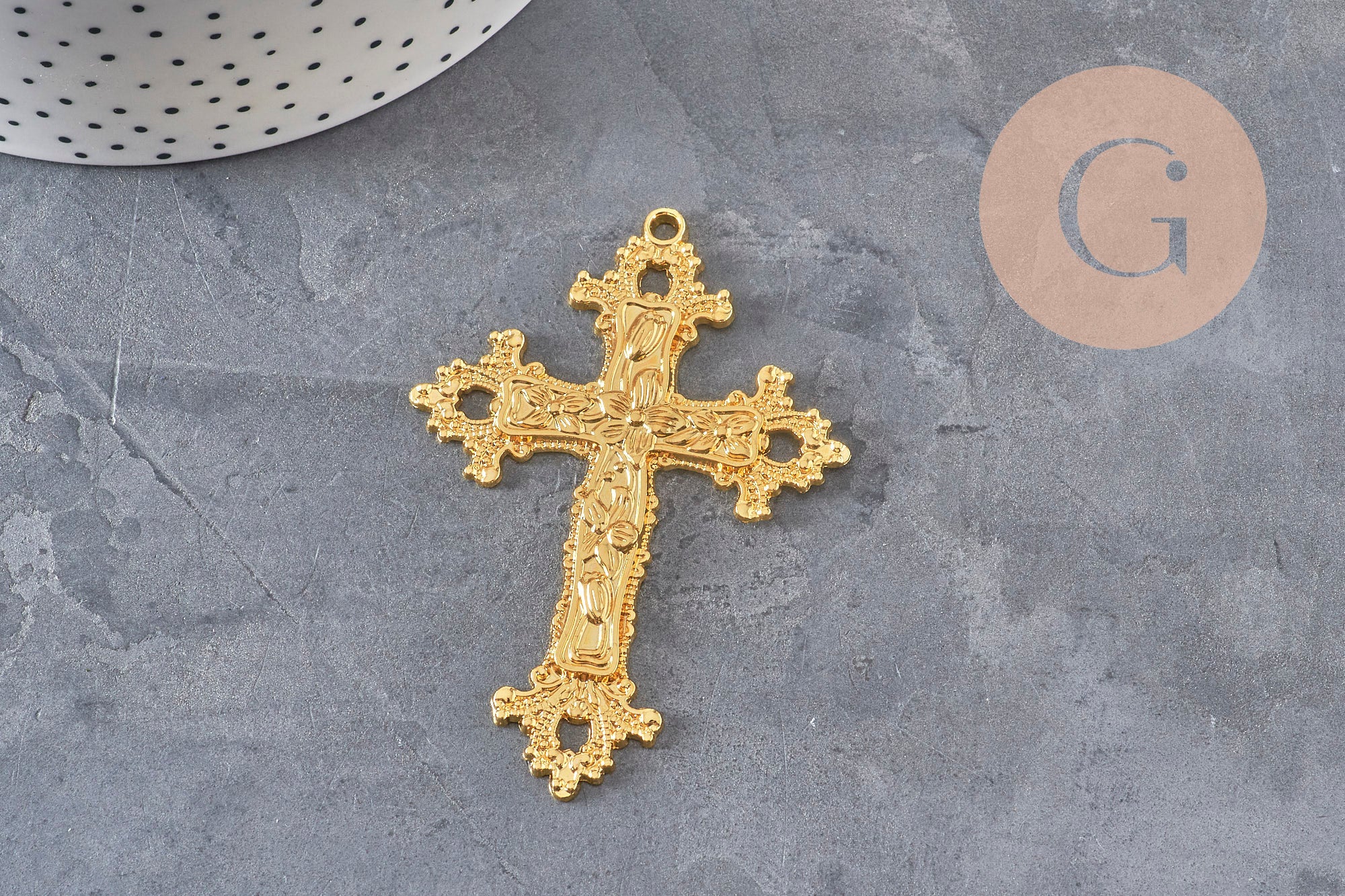 Pendentif croix zamac doré fleurs 74mm, x1 (G11311)