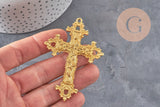 Pendentif croix zamac doré fleurs 74mm, x1 (G11311)