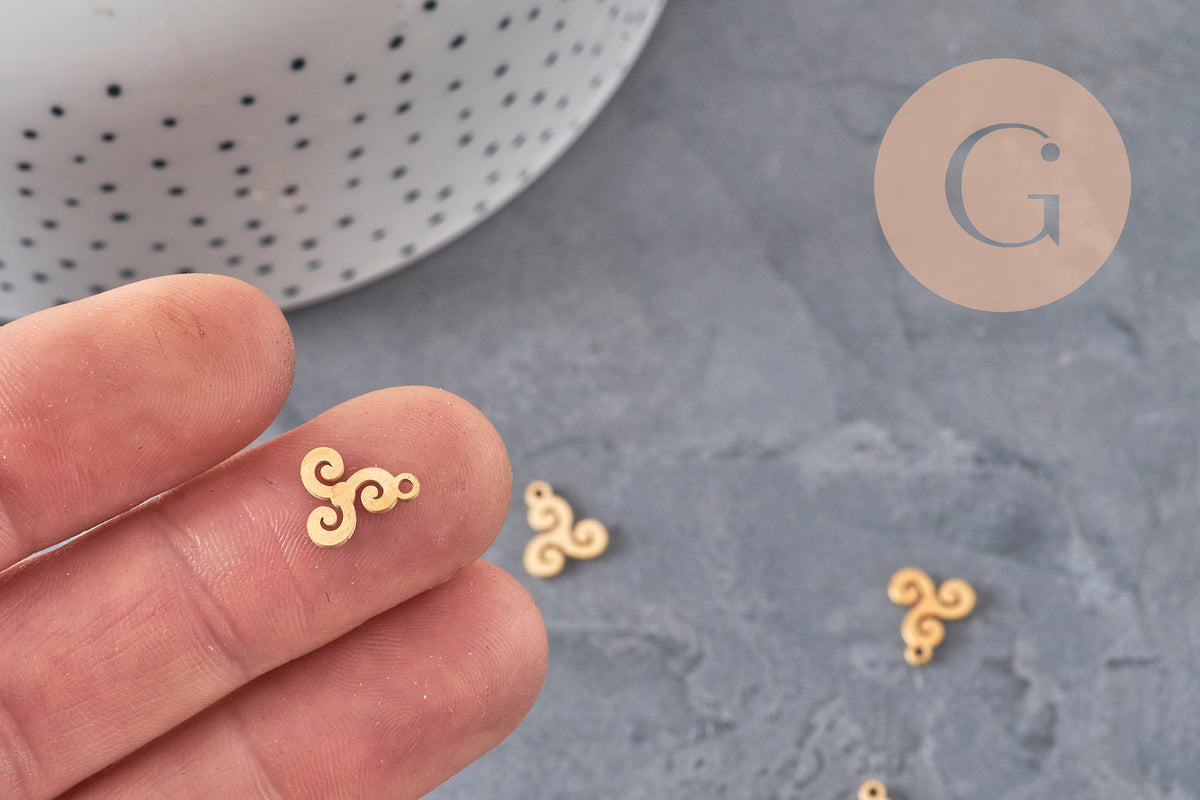 Pendentif triskel acier 304 inoxydable doré 18K 10mm, x1 (G11316)