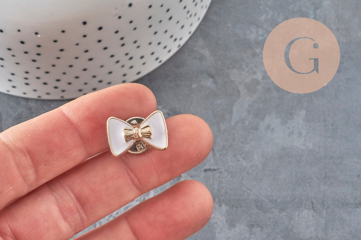 Broche pin's noeudblanc plastique & fer doré 18.5mm, x1 (G11331)