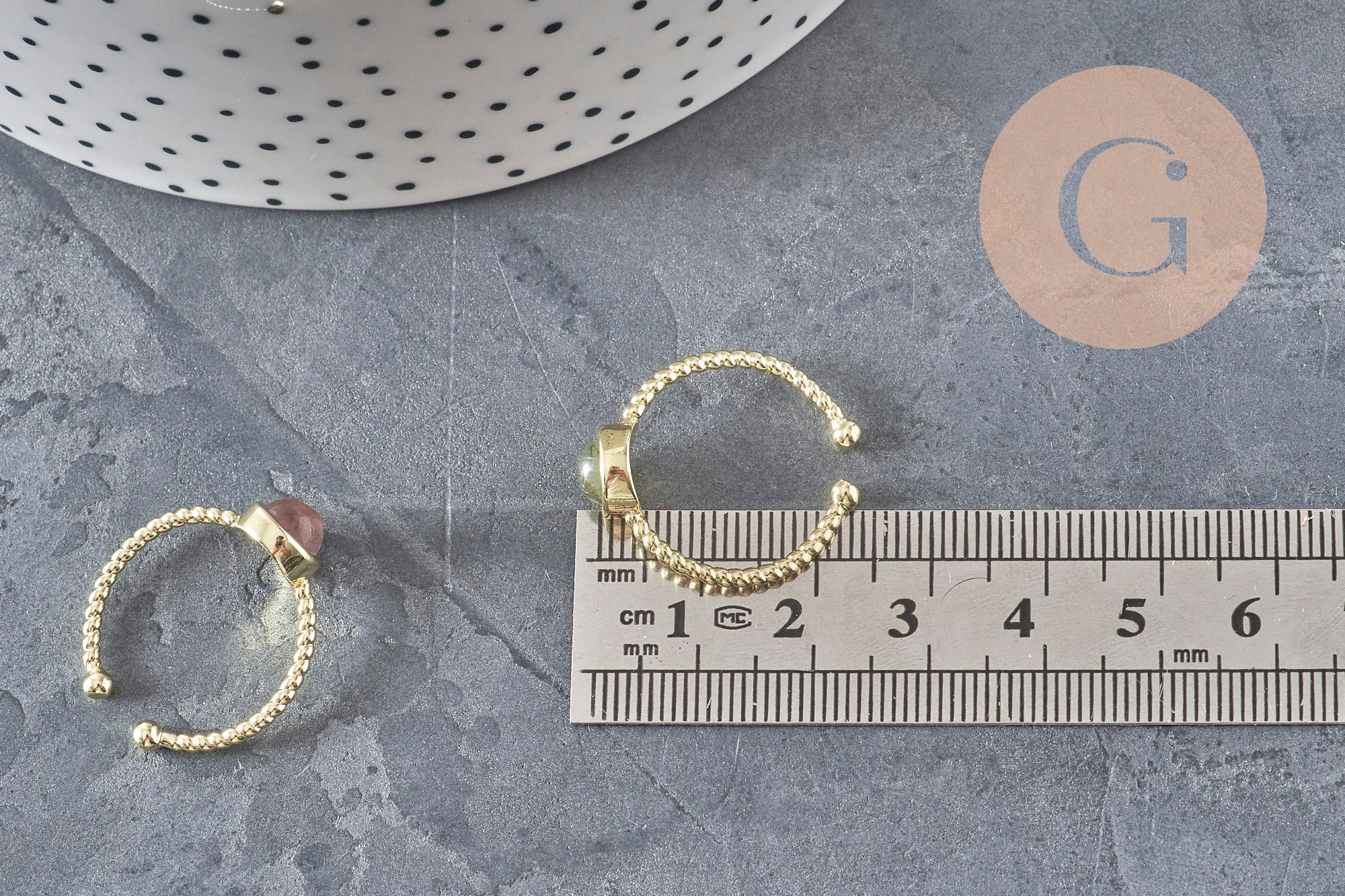 Bague réglable torsadée laiton doré cabochon pierre naturelle 20mm, x1 (G4238)