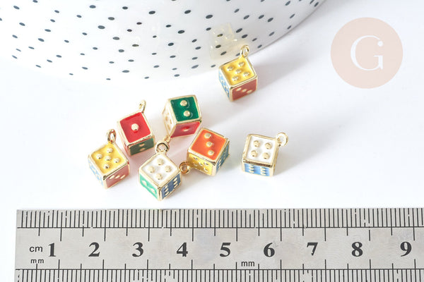 Breloque Dé zamac doré émail coloré 13,5mm, création de bijoux fantaisie thème jeu hasard, x1 G8071