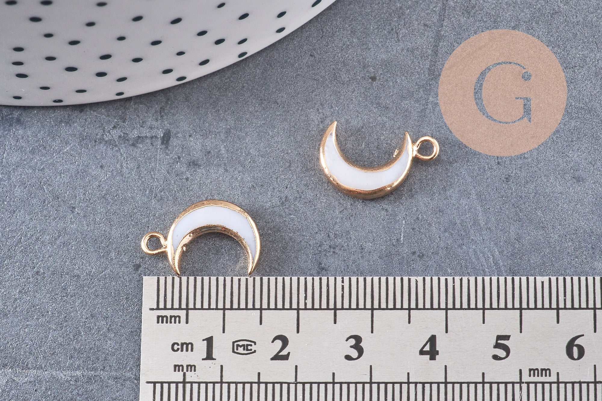 Breloque Lune nacre blanche naturelle laiton doré 16.5mm, x1 (G2870)