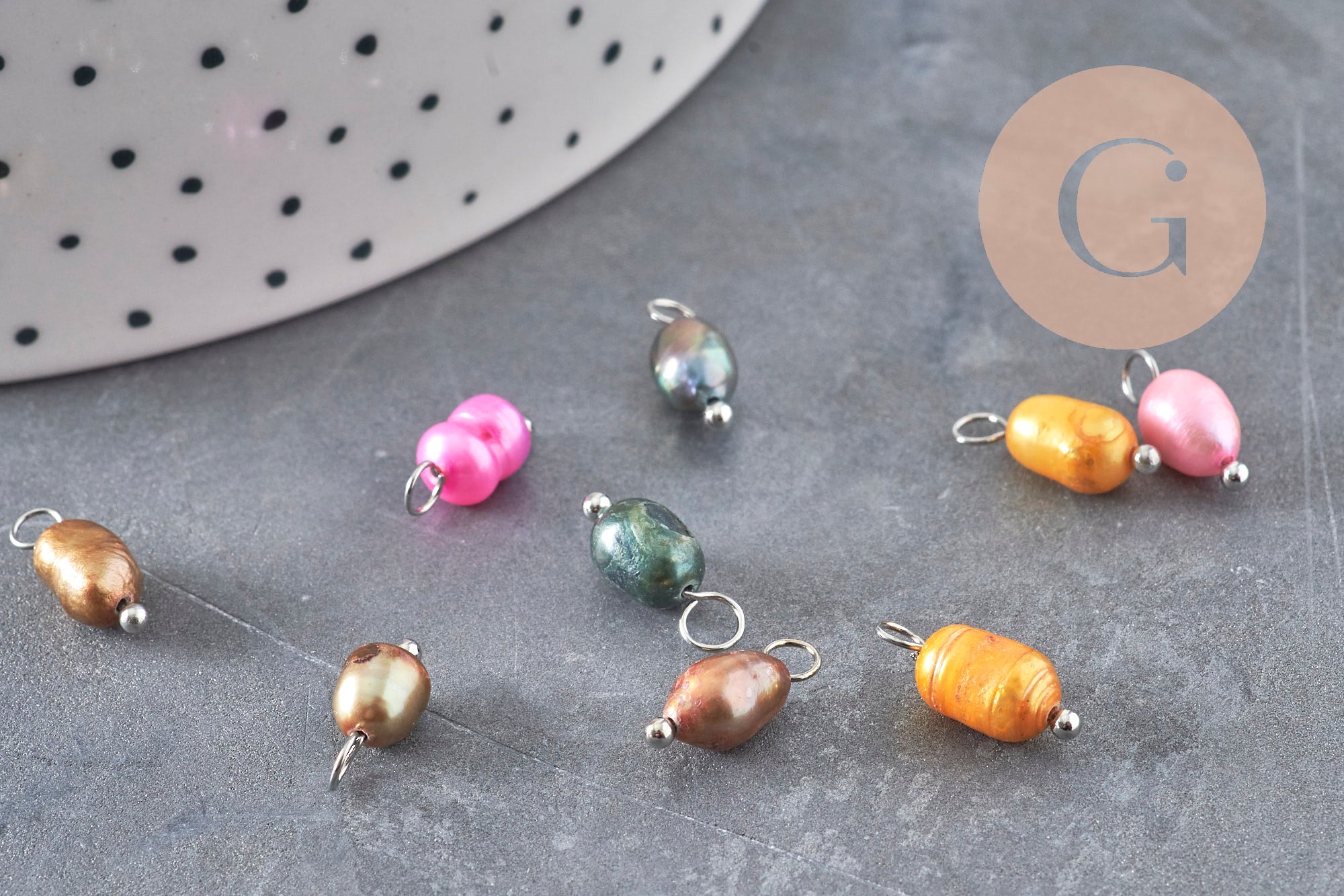 Breloque Perle d'eau douce naturelle colorée laiton platine 13mm, x1 (G11066)
