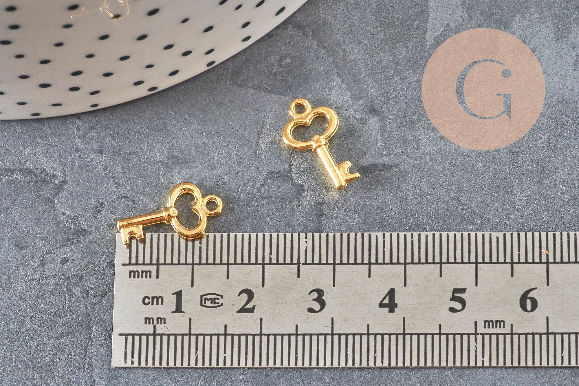 Breloque clef zamac doré15.5mm, x10 (G11227)