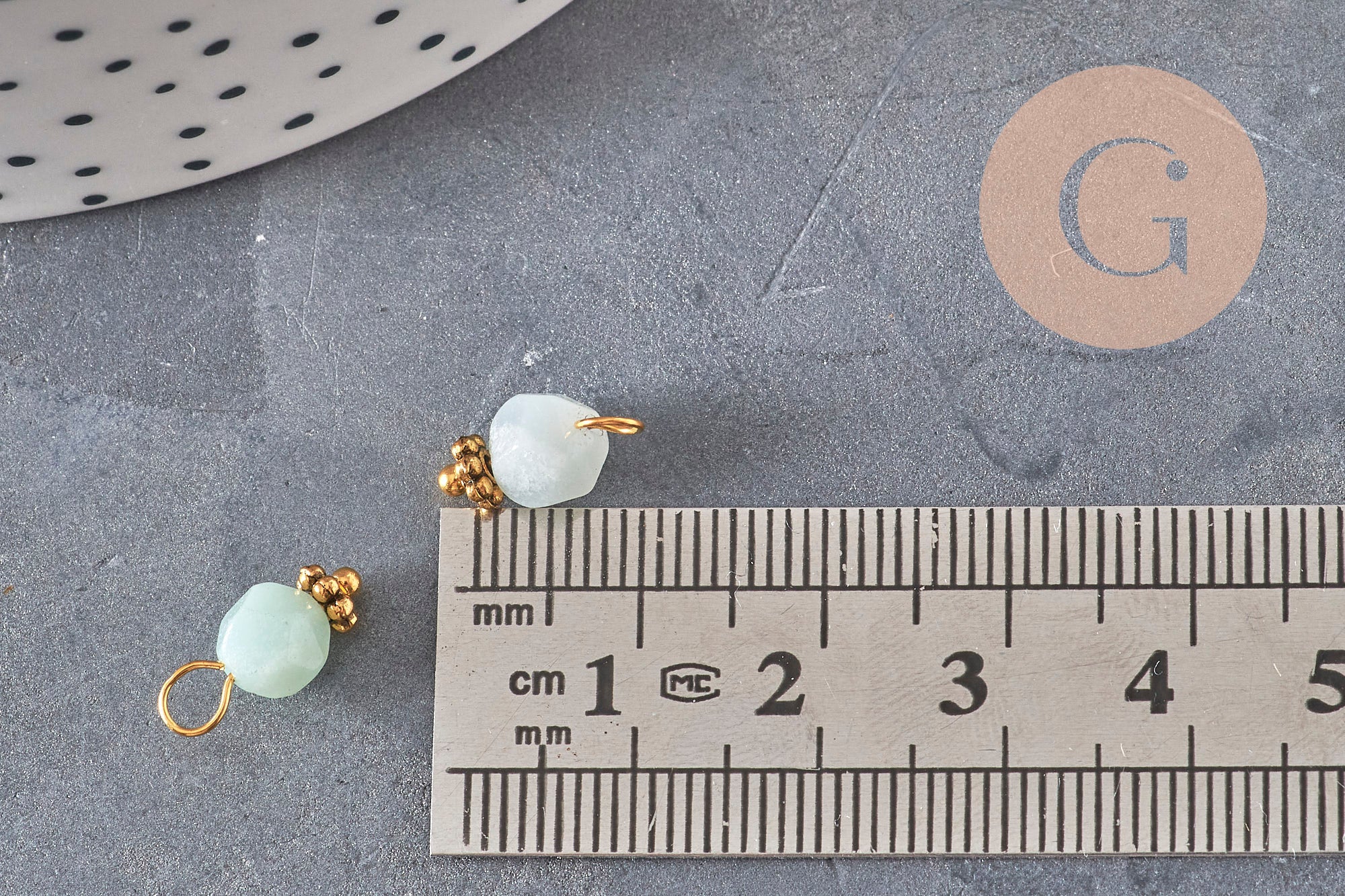 Breloque hexagone pierres naturelles laiton doré 12mm, x1 (G8343)
