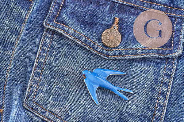 Broche hirondelle zamac doré émail bleu doré 50mm, x1 (G10140)