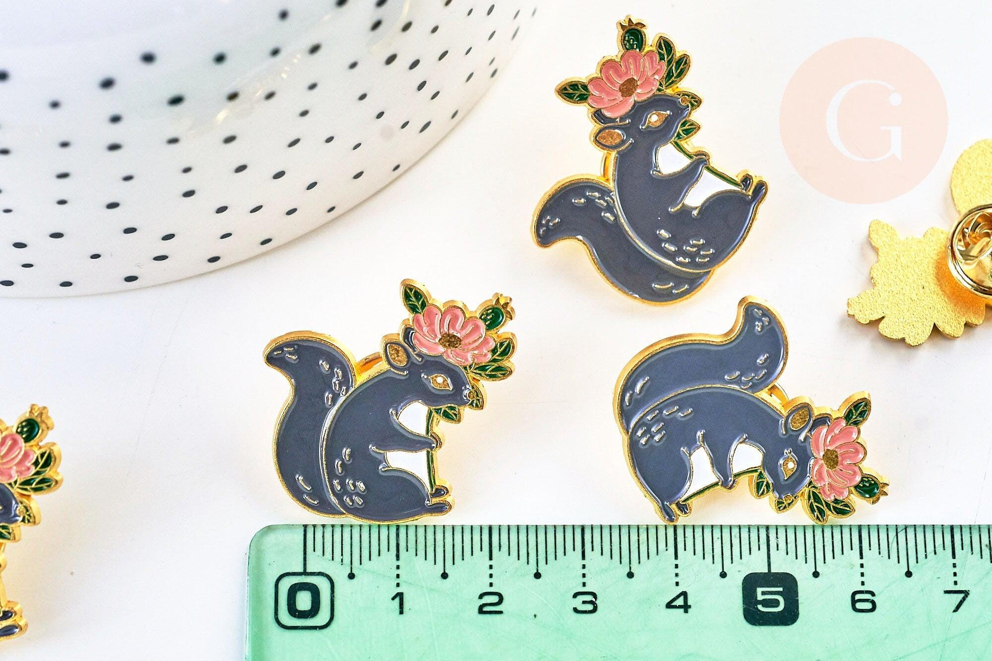 Broche pins animal écureil motif végétal doré émail, décoration veste, 27x26mm,x1 (G5540)