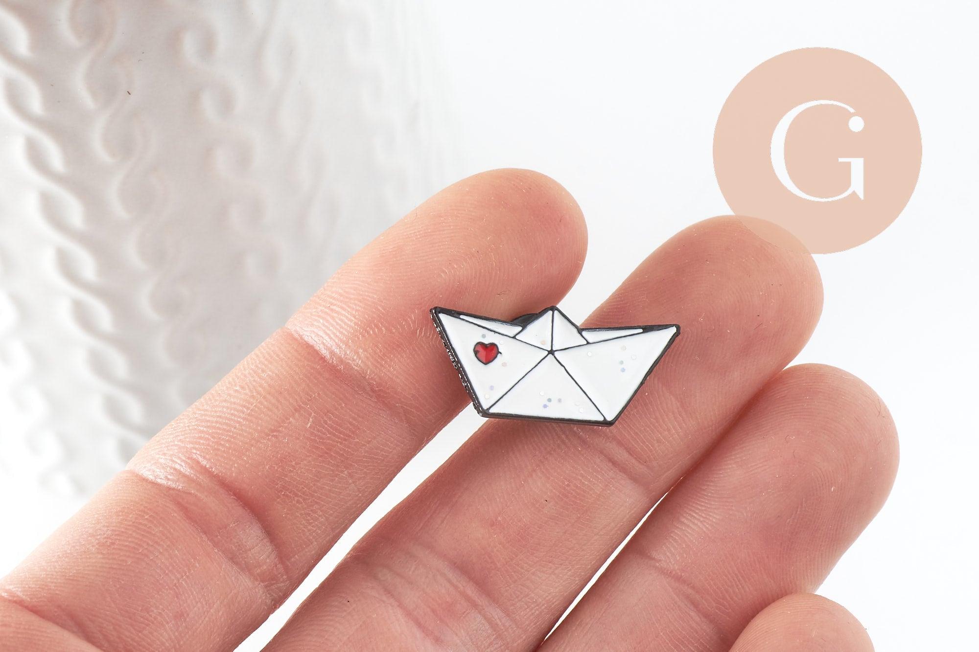Broche pins bateau en papier coeur émaillé blanc rouge 24.5mm, x1 G9474