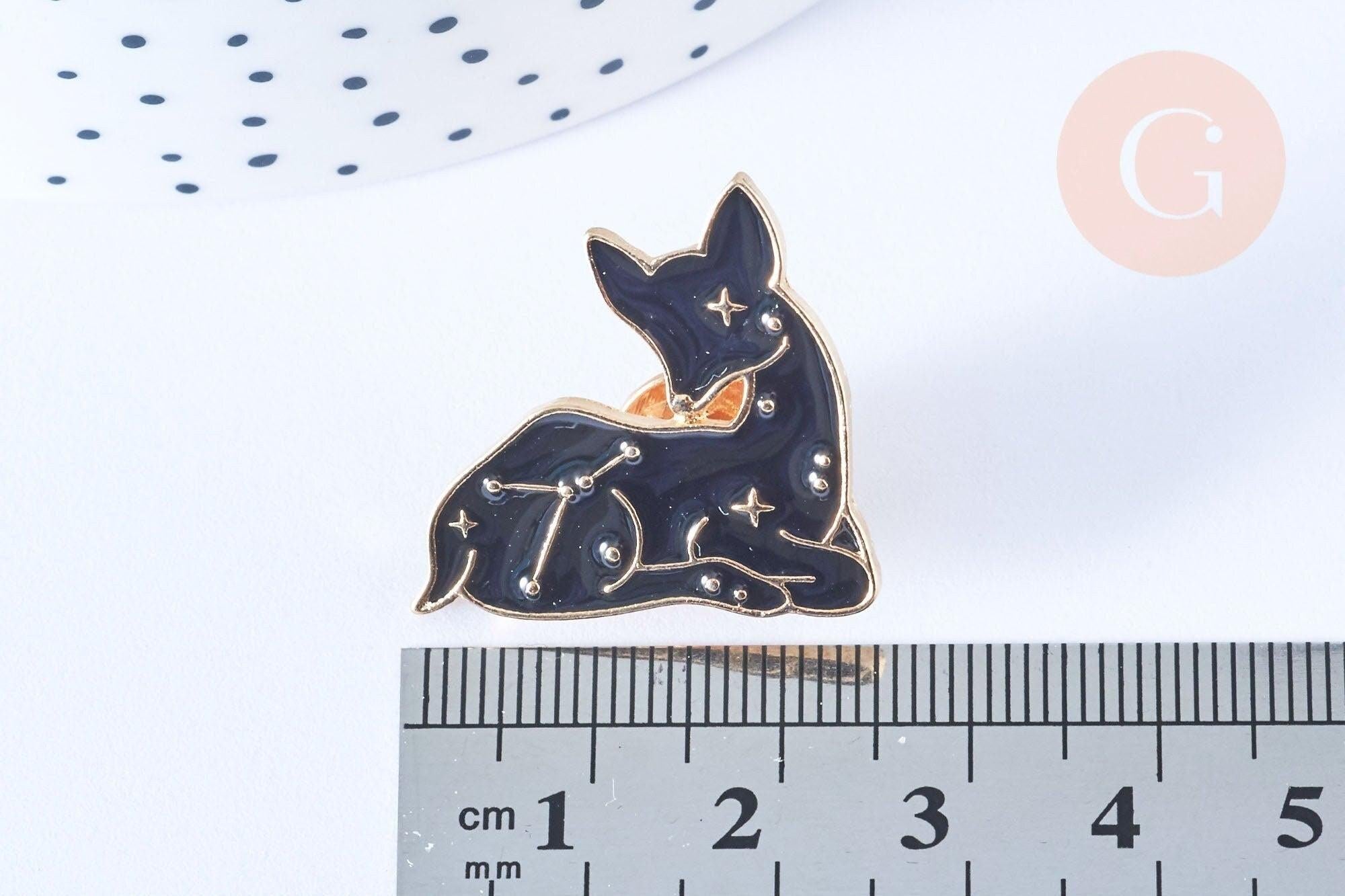 Broche pins biche motif mystique noir doré émail 25x26mm, décoration veste, x1 (G6730)