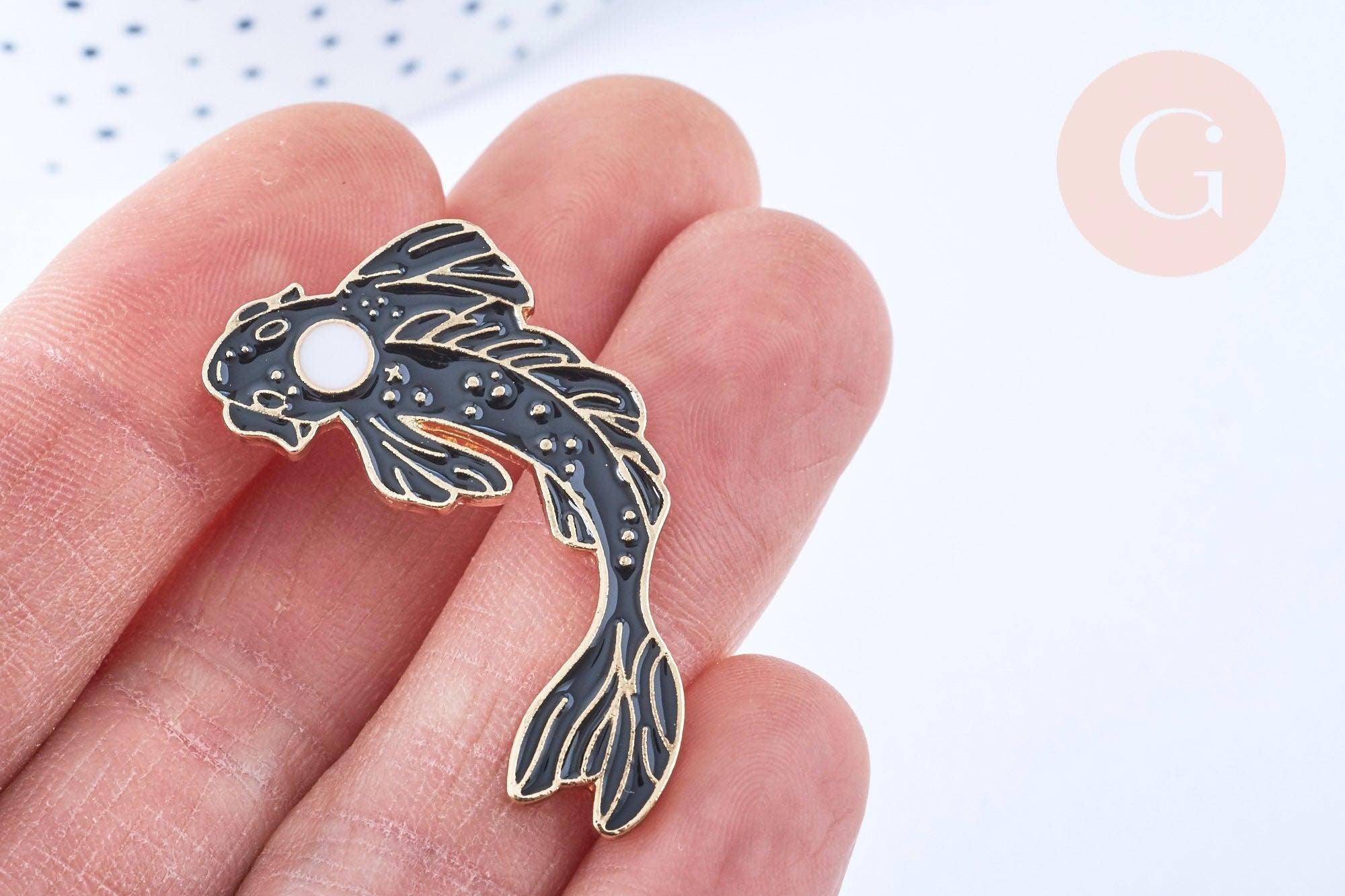 Broche pins carpe koi émail noir doré émail 38.5x23mm,décoration veste, x1 (G6623)