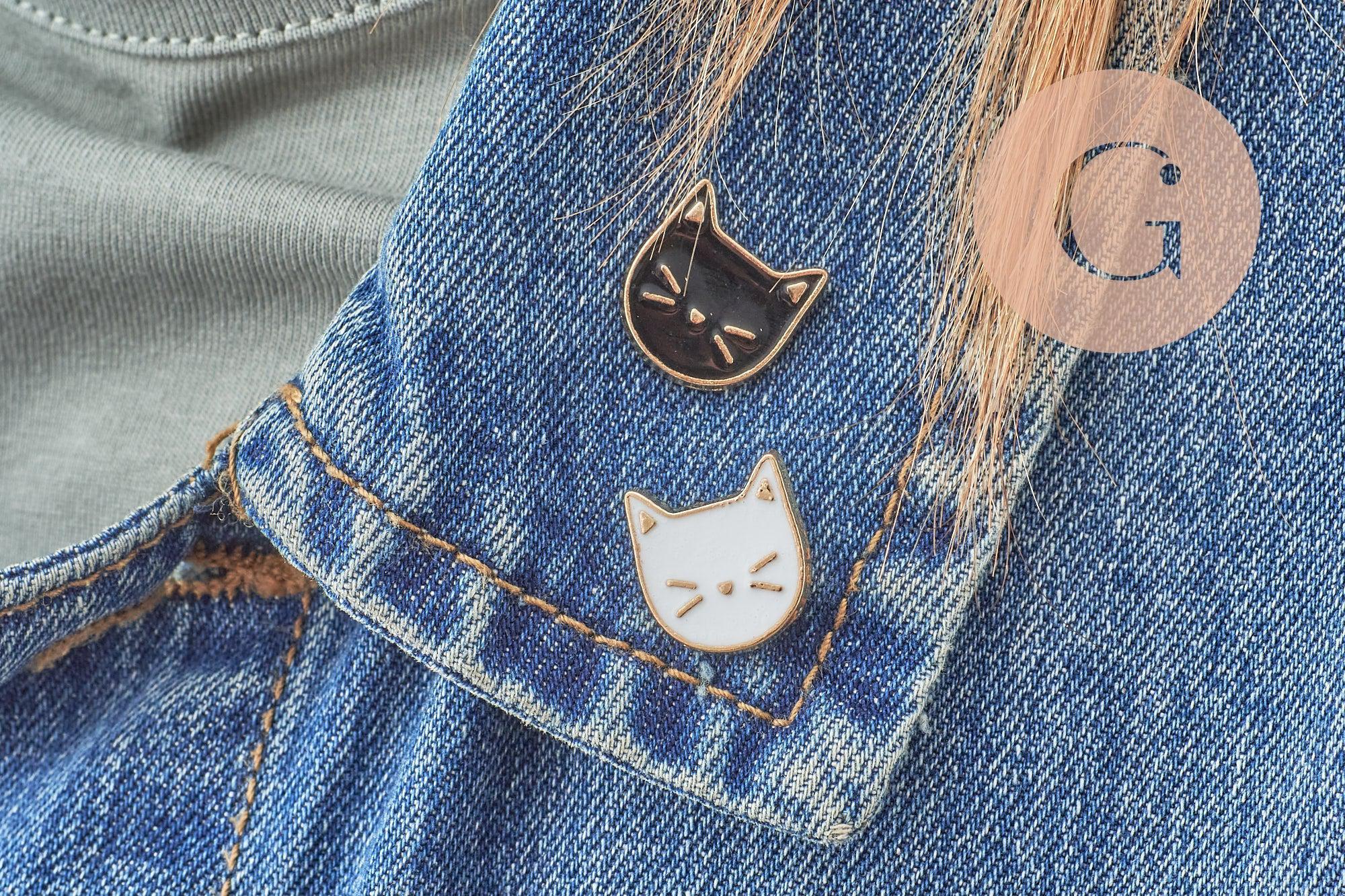 Broche pins chat noir doré émail 14mm, x1 (G6627)