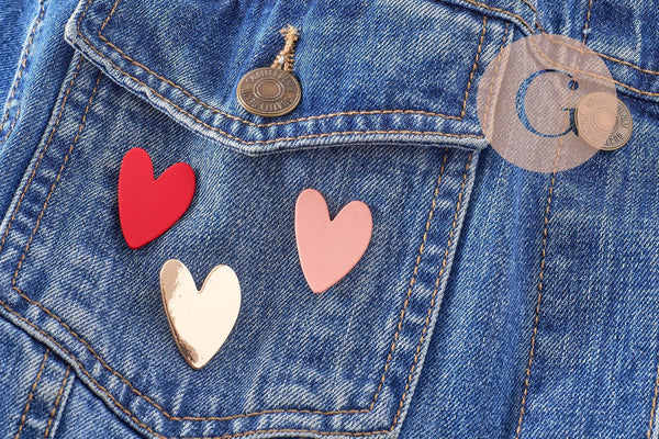 Broche pins coeur zamac doré émaillé 29mm, x1 (G10139)