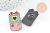 Broche pins console portable jeux vidéos doré émail rose 30.5x17.5mm, x1 (G9311)