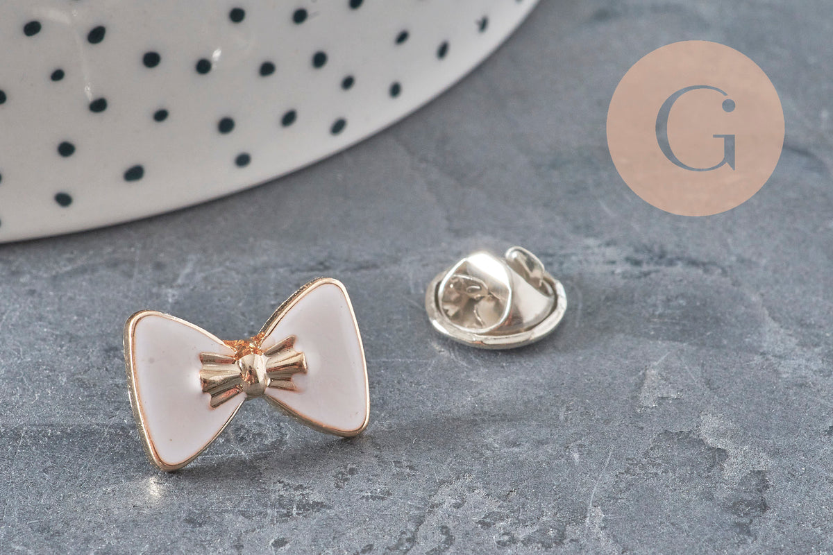 Broche pin's noeud blanc plastique & fer doré 18.5mm, x1 (G11331)-Broches et épinglettes-Gingerlily Perles