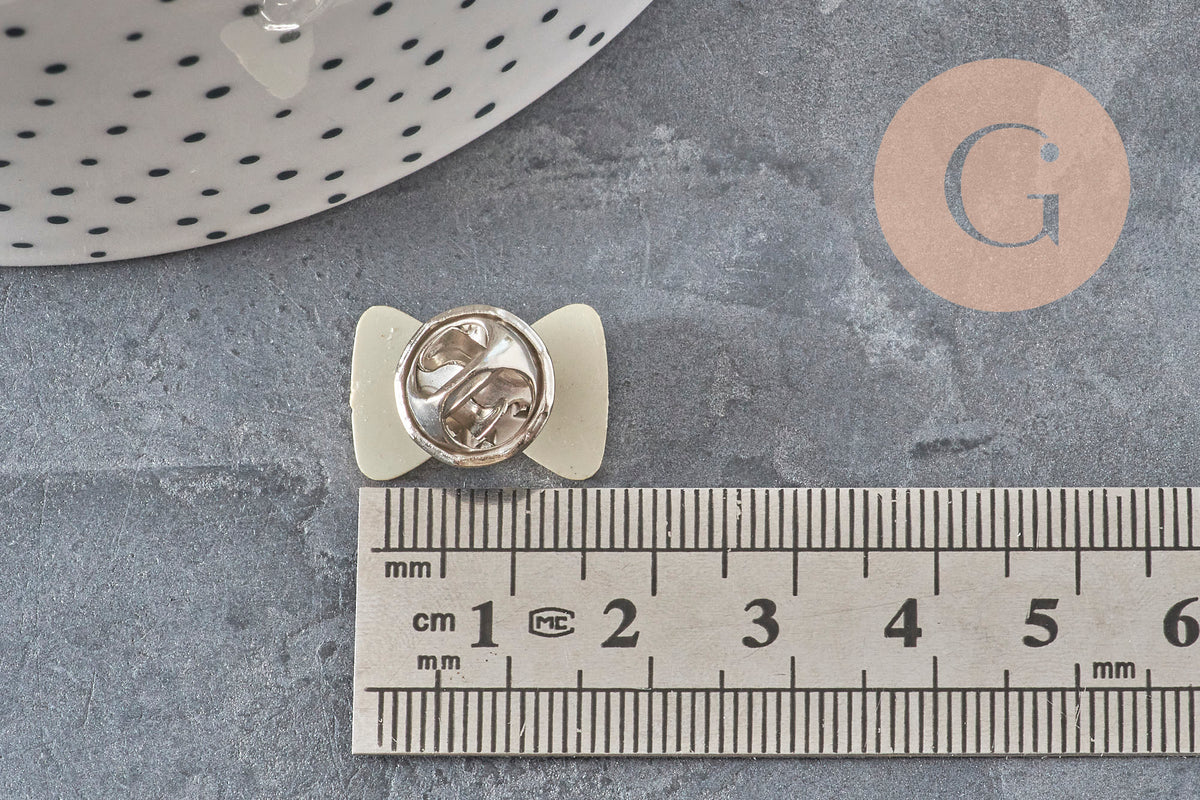 Broche pin's noeud blanc plastique & fer doré 18.5mm, x1 (G11331)-Broches et épinglettes-Gingerlily Perles