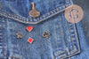 Broche pins symbole carte à jouer coeur carreau trèfle pique zamac doré émail 12-13mm x1 (G10162)