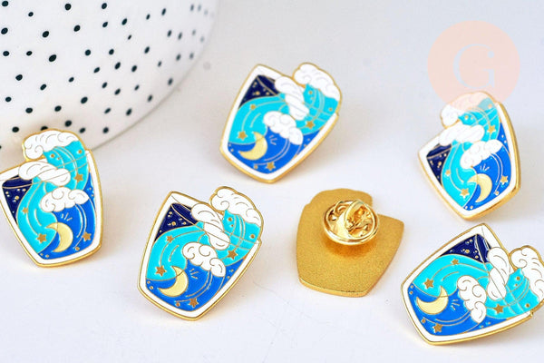 Broche pins vague lune laiton doré émaillé,broche dorée ,décoration veste, 27.5x21mm,x1 G5539