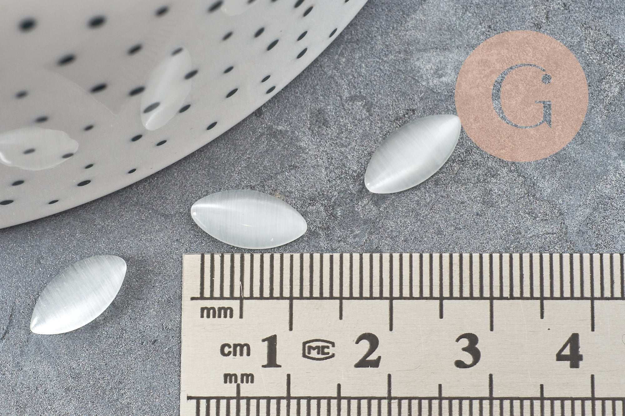 Cabochon marquise verre oeil de chat blanc 12x6mmmm, x20 (G2284)