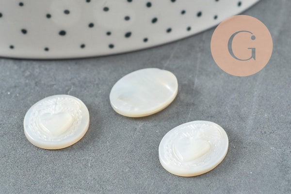 Cabochon ovale nacre blanche naturelle gravé Coeur Ex Voto 20x15mm, x1 (G9623)