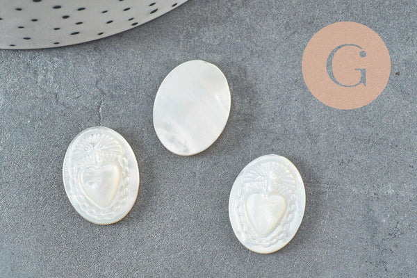 Cabochon ovale nacre blanche naturelle gravé Coeur Ex Voto 20x15mm, x1 (G9623)