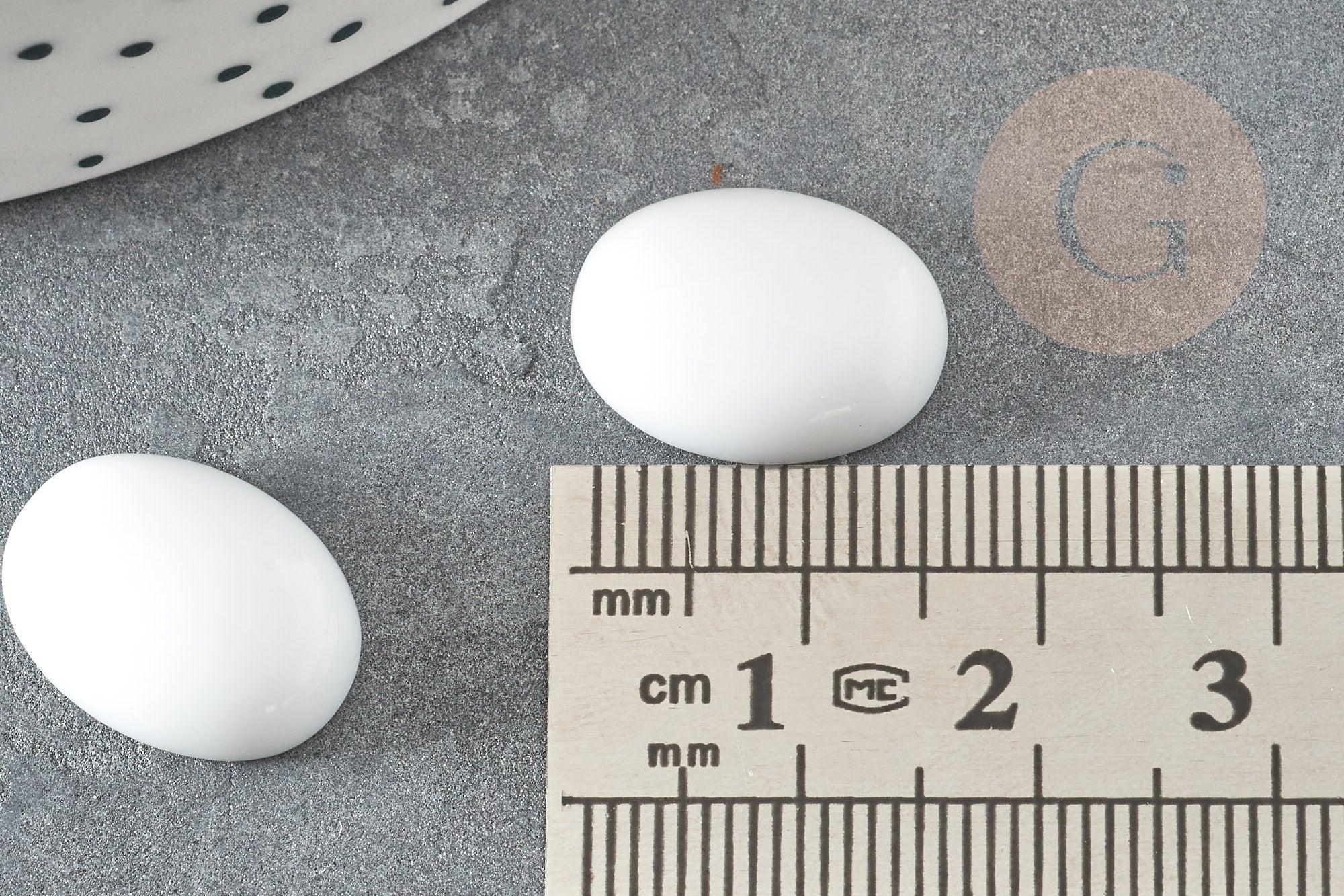 Cabochon ovale verre blanc imitation porcelaine 16x12mm, x1 (G2821)