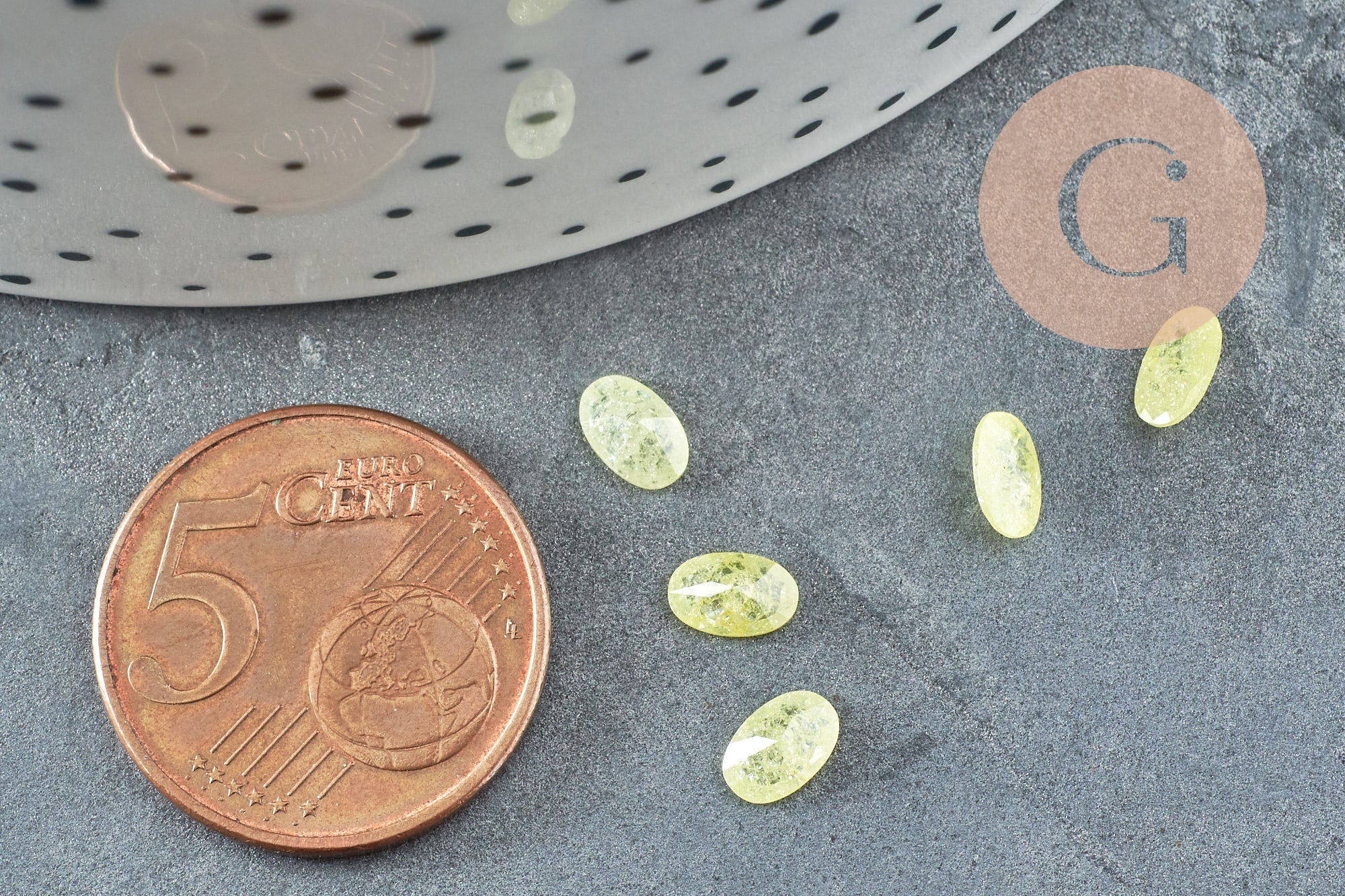 Cabochon ovale zircon jaune 6x4mm, x1 (G4280)
