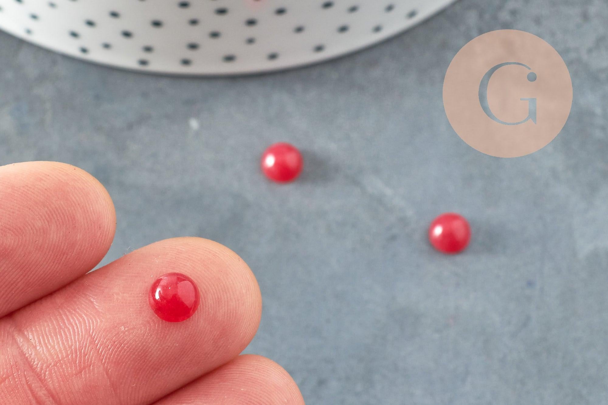 Cabochon rond jade naturel rouge foncé 6mm, x1 (G1430)