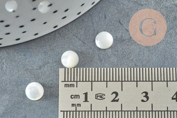 Cabochon rond nacre blanche naturelle 5.4mm, x1 (G1738)