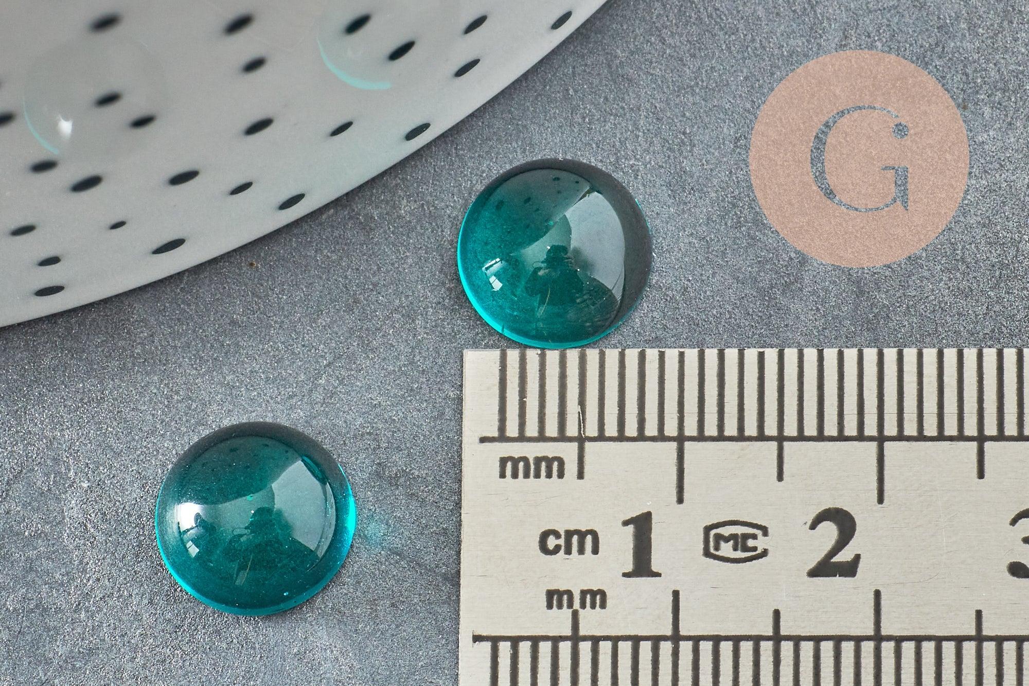 Cabochon rond verre lisse turquoise foncé 10mm, x1 (G8605)