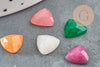 Cabochon triangle jade naturel facetté teinté multicolore 10mm, x1 G8685
