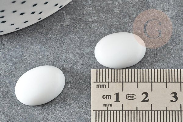 Cabochonovale jade naturel blanc 18x13mm, x1 (G1315)