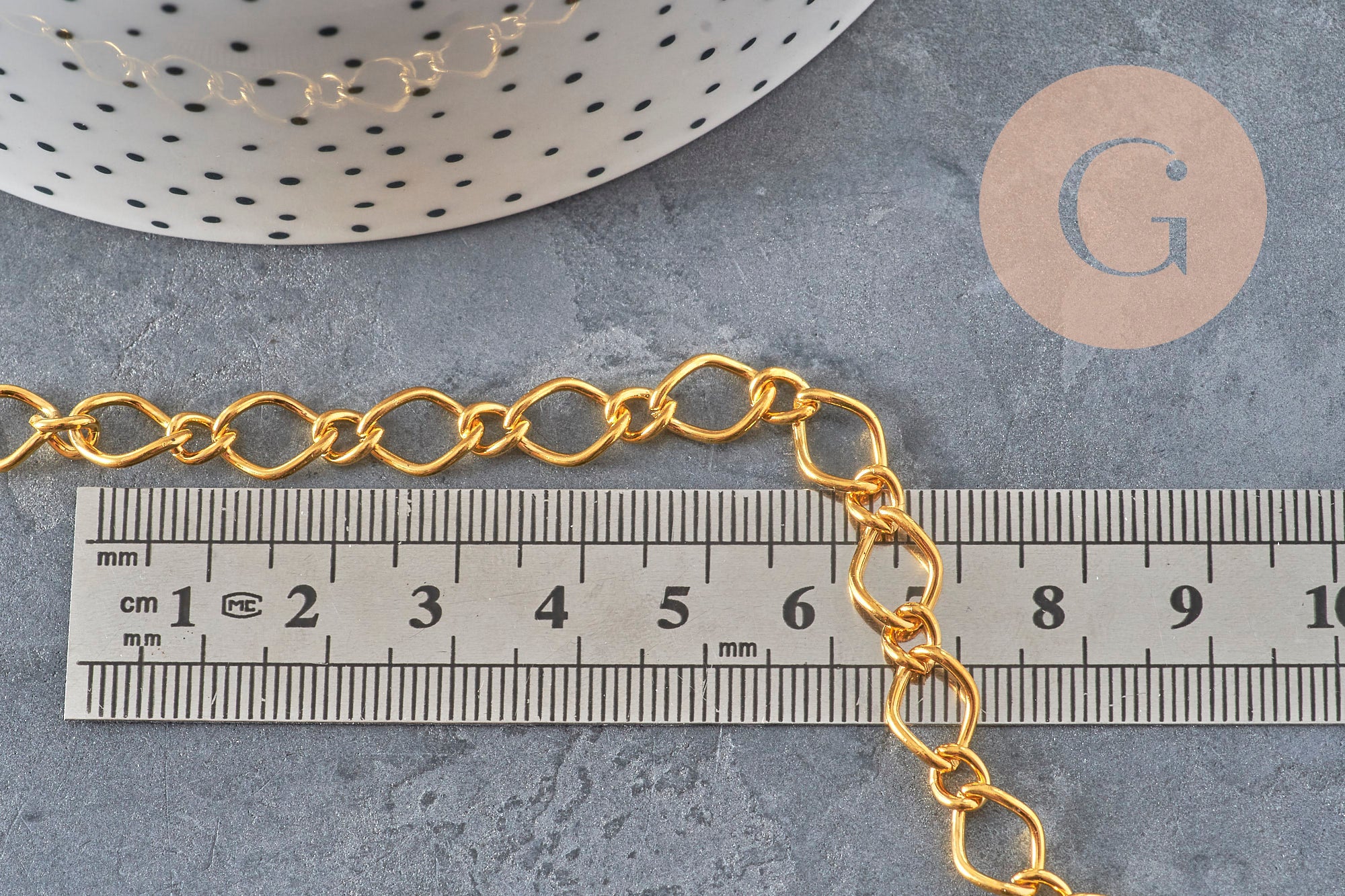 Cadena de fantasía de hierro dorado 7x10mm, x1 metro (G11236)