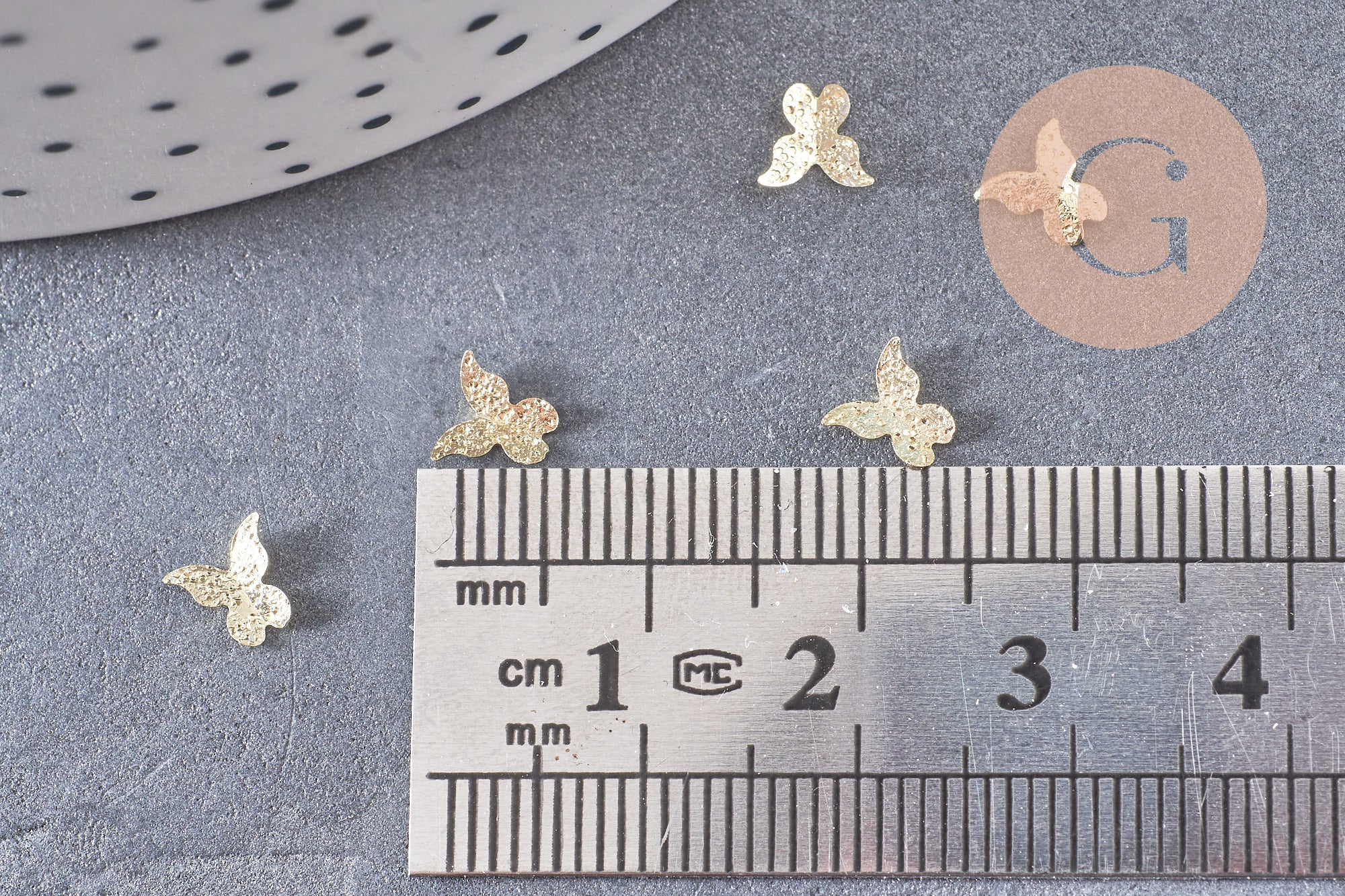 Charm à coller zamac doré papillon, fournitures à coller pour décorer pierres et bijoux,1g x1 G5654