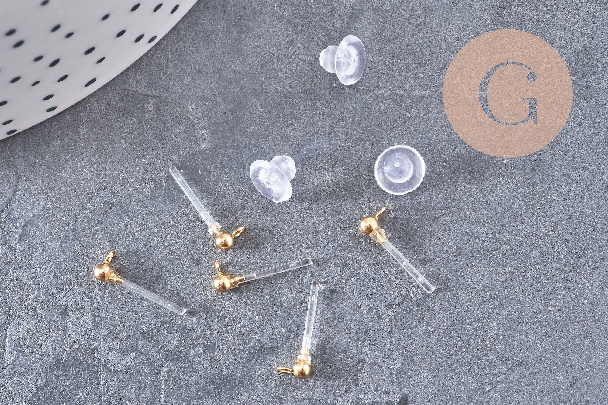 Clous puces oreille boule acier 304 doré inoxydable et tige et fermoir résine, x10 (G10813)