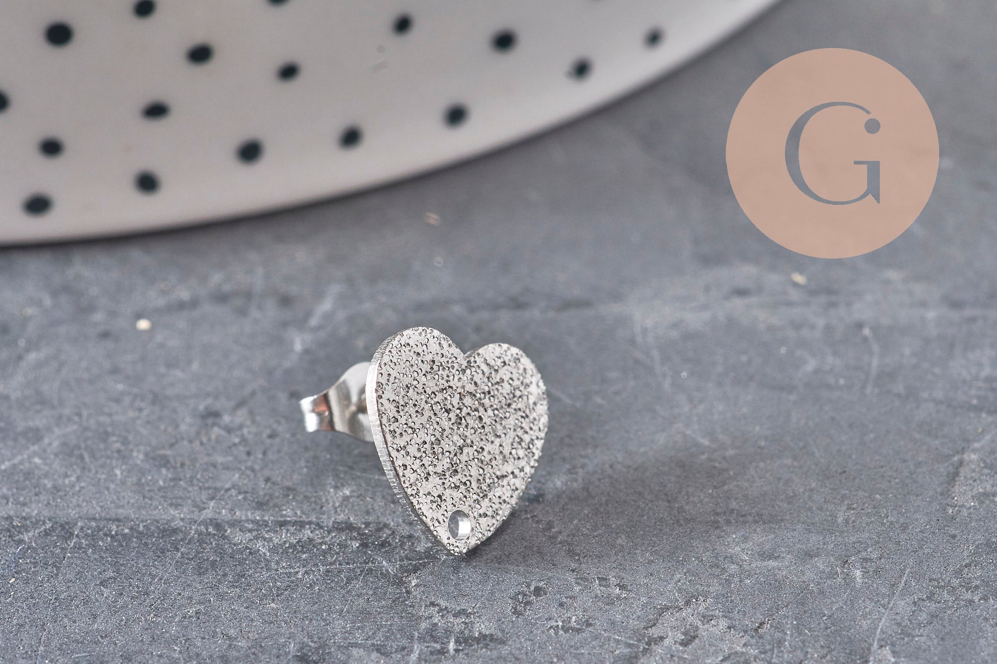 Clous-puces oreille coeur acier 304 inoxydable platine sablé 1 trou 13mm, la paire (G11318)