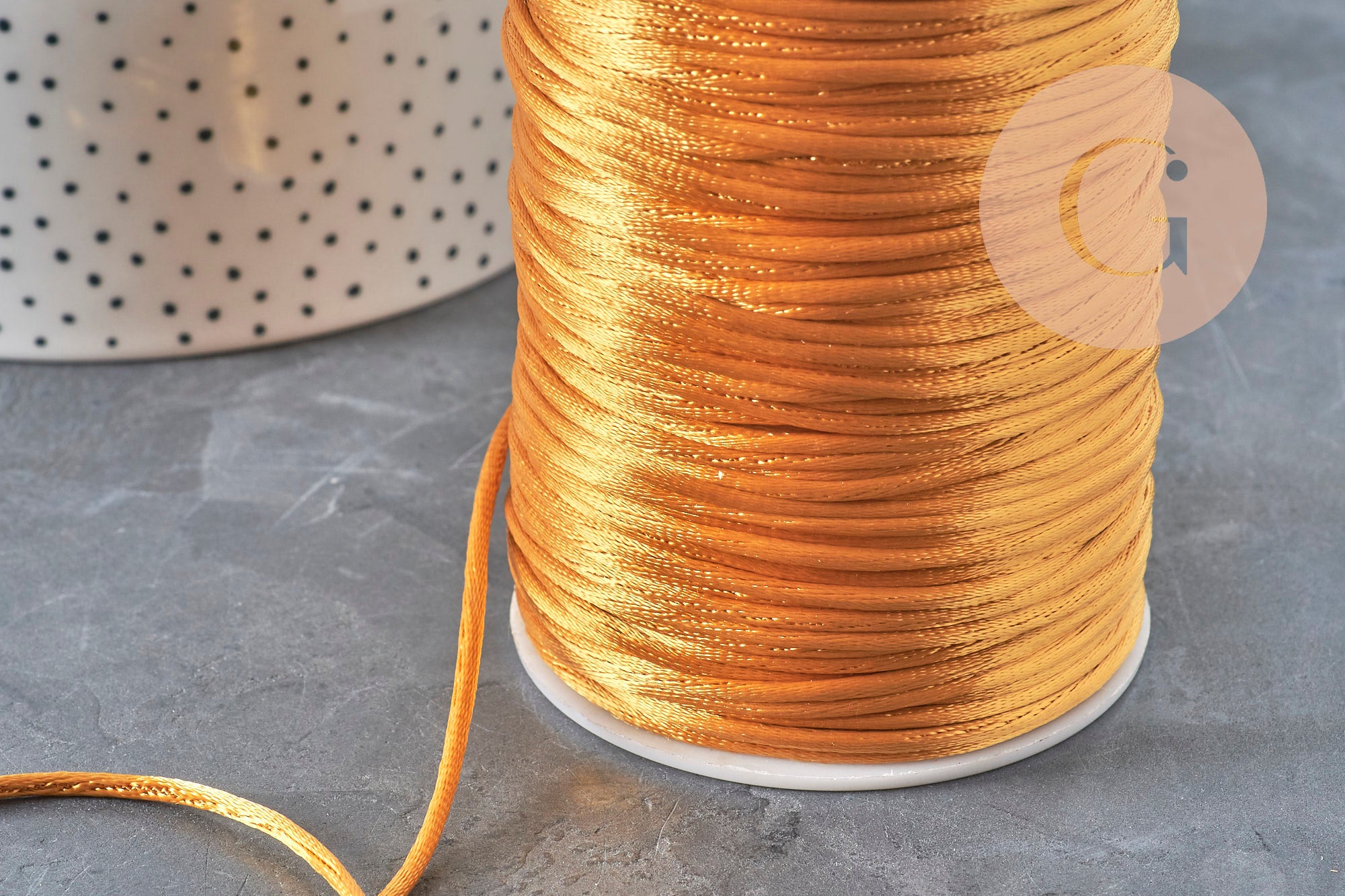 Cordon queue de rat polyester doré clair 2mm, x5 mètres (G11222)