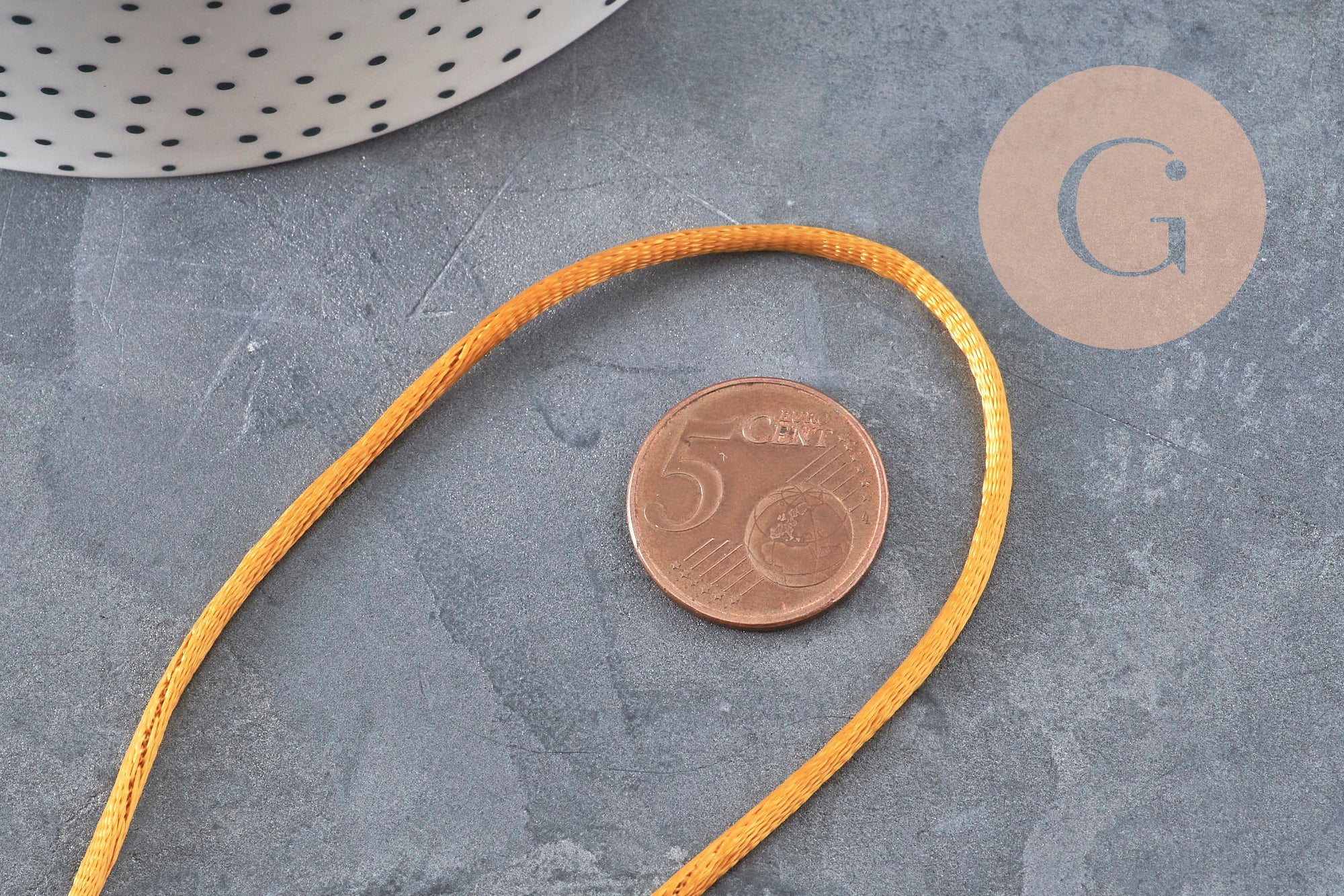 Cordon queue de rat polyester doré clair 2mm, x5 mètres (G11222)