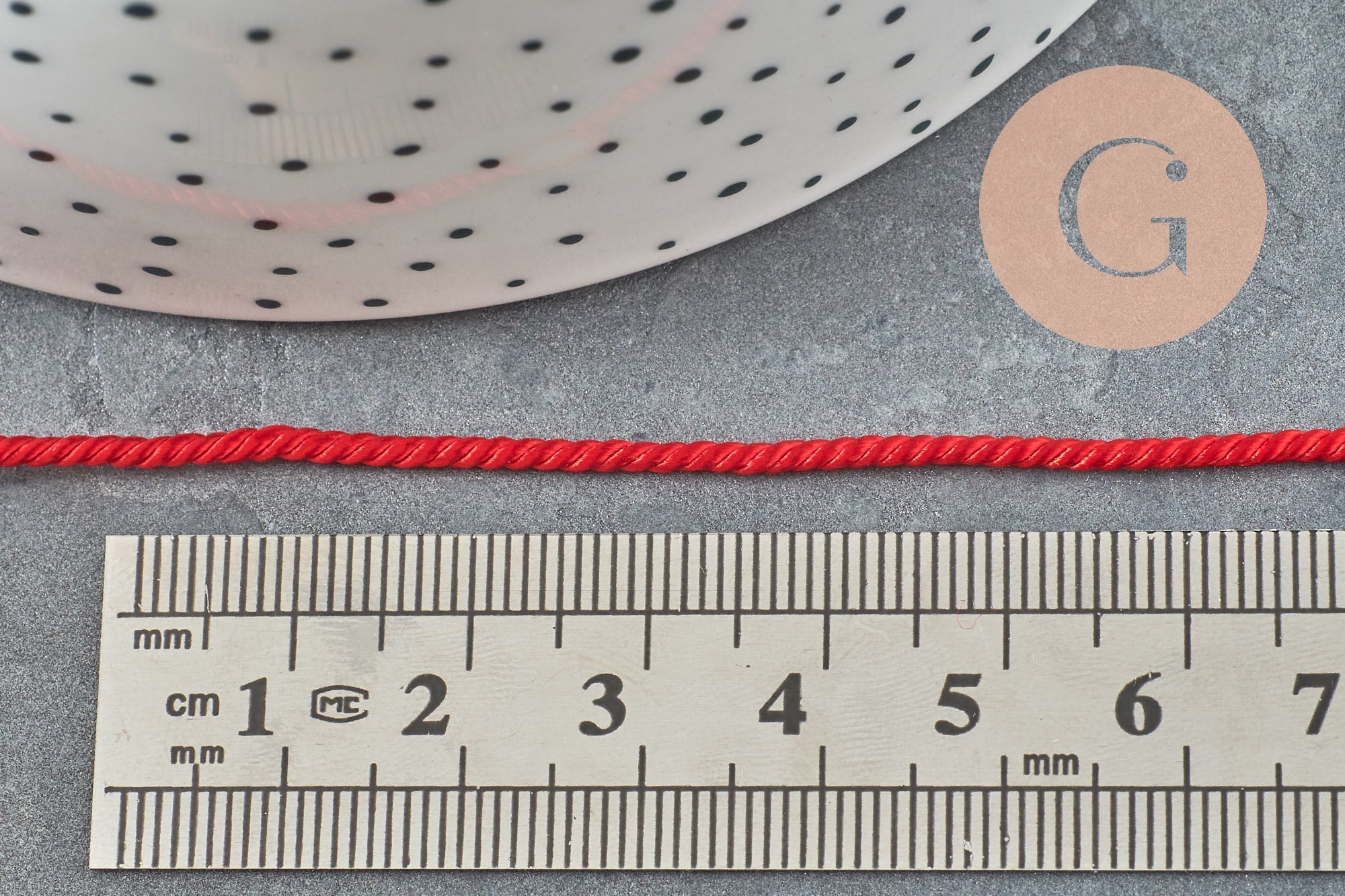 Cordon satiné torsadé rouge 2mm, x1 mètre (G7729)
