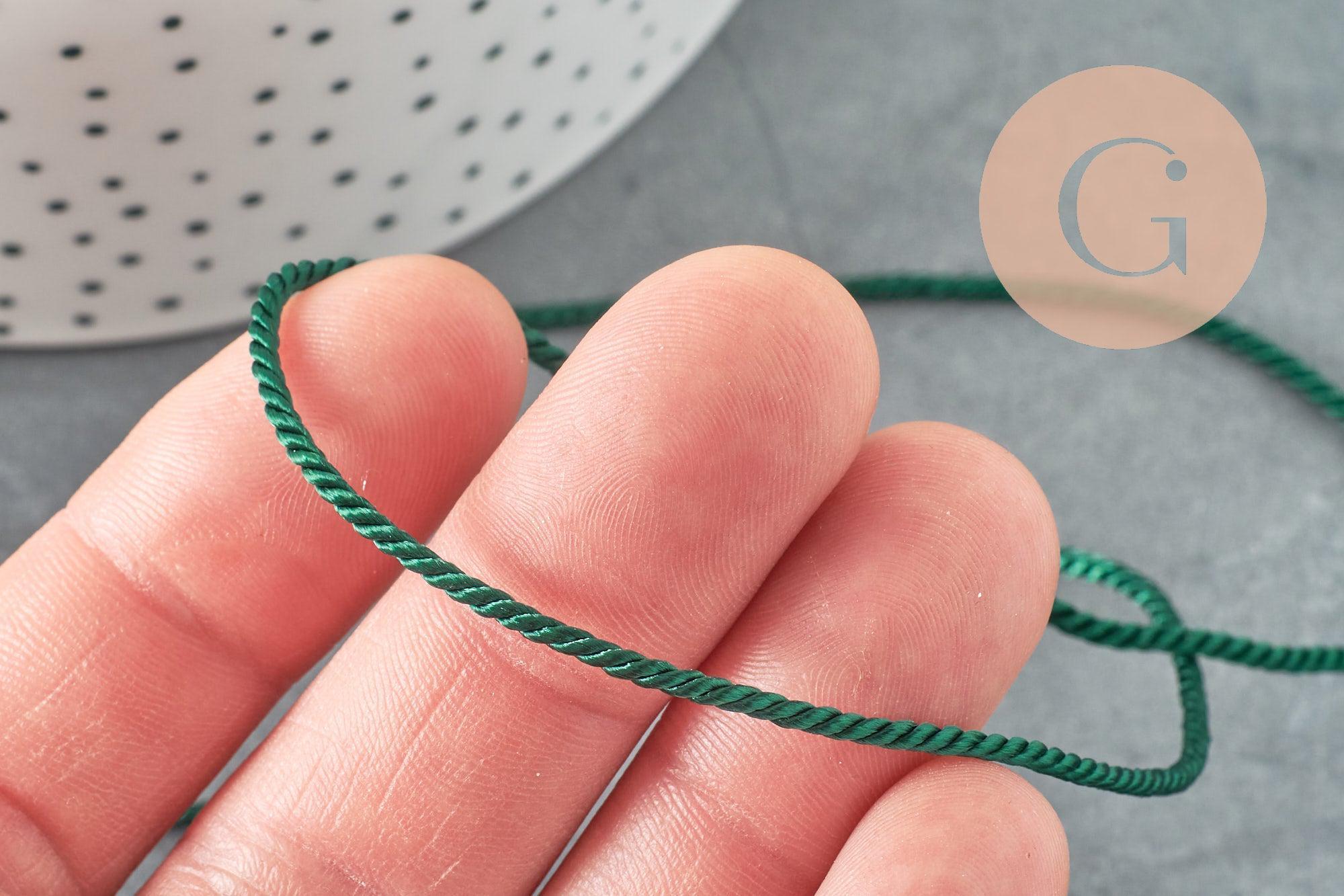 Cordon torsadé satiné vert foncé 2mm, x1 mètre (G0463)