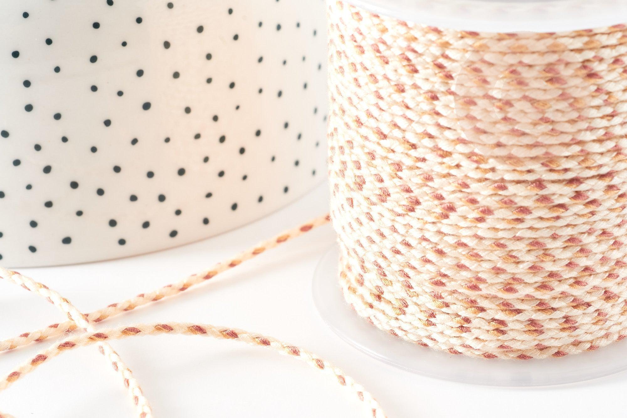 Cordon tressé Beige rose blanc 2mm, x 1 mètre (G9118)