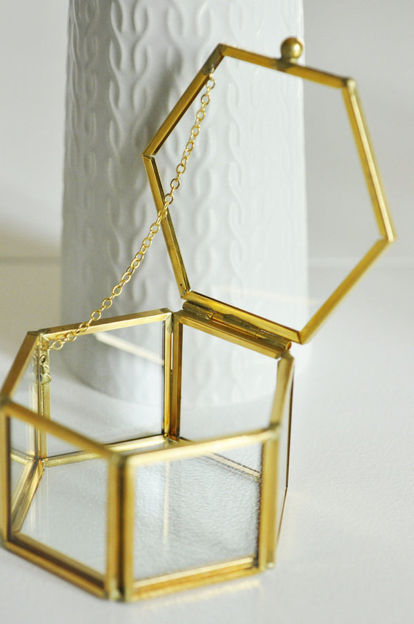 EP Boite à bijoux verre laiton hexagone 7.5cm de côté-G926