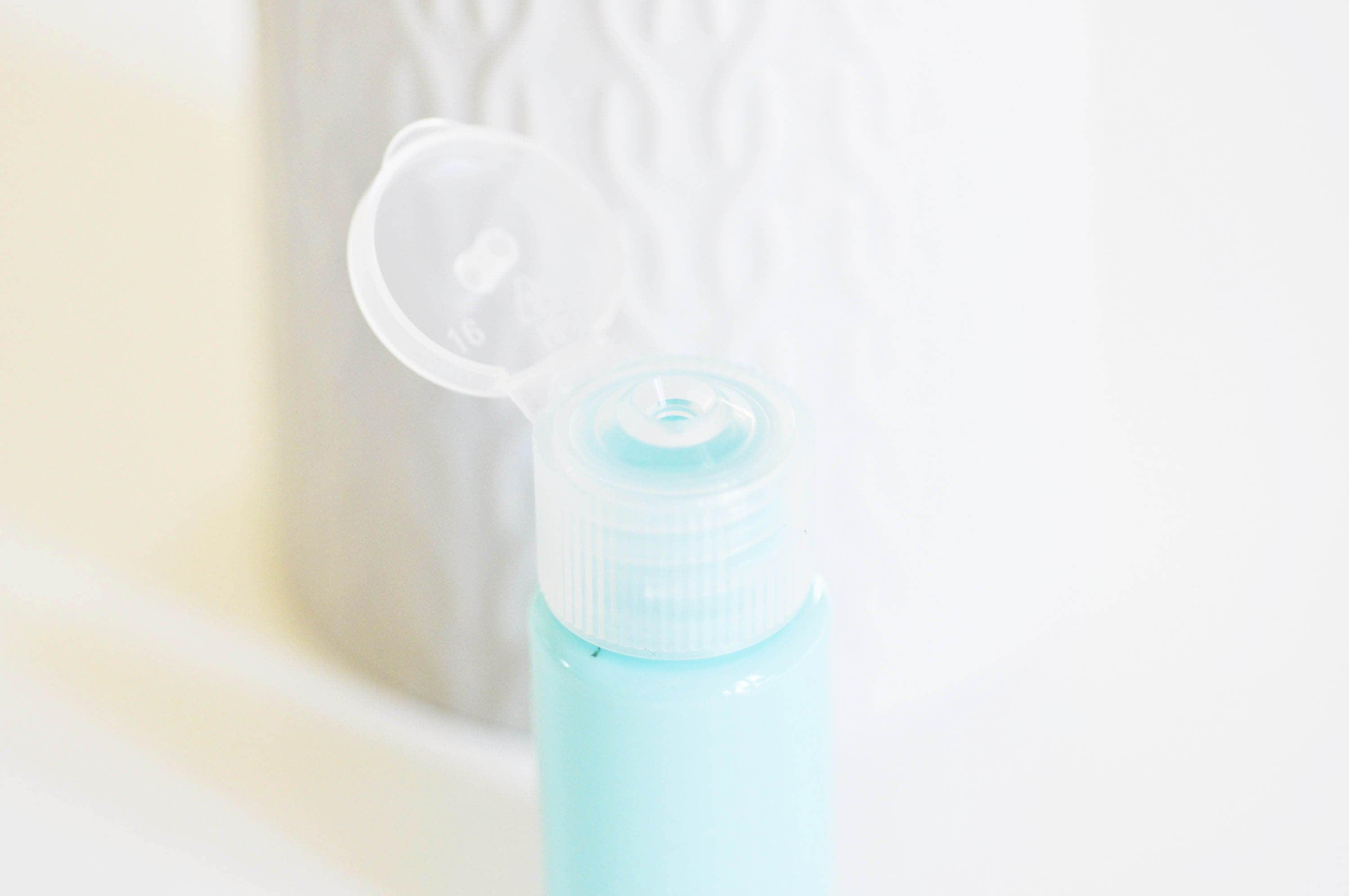 EP Bouteille plastique bleu, bouteille métal,emballage cosmétique, flacon cosmétique,cosmétique maison, contenant avion,5.7x2.3cm,10ml,G3067