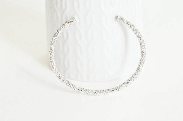 EP Bracelet jonc réglable finition or blanc tressé 65x55mm, x1 (G2586)